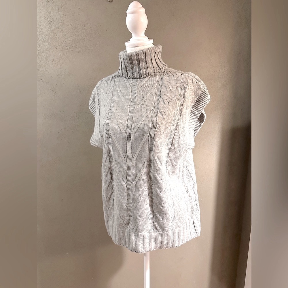 Grey sleeveless turtleneck sweater, XS